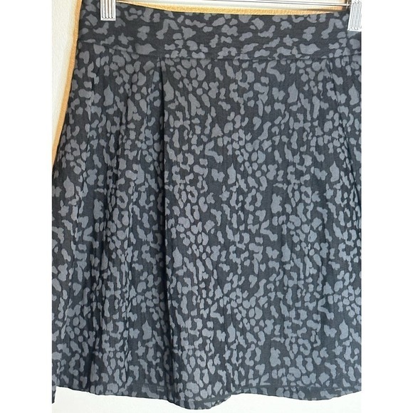 BANANA Republic Black Animal Print Skirt Pleated Denim Mini with Zipper - size 2 - Picture 2 of 6